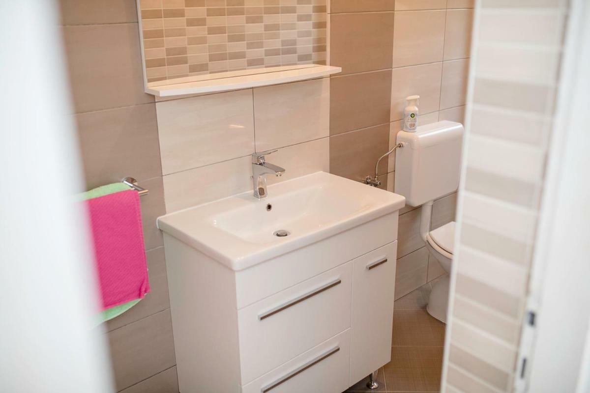 Apartman Jasmina Banjol Buitenkant foto