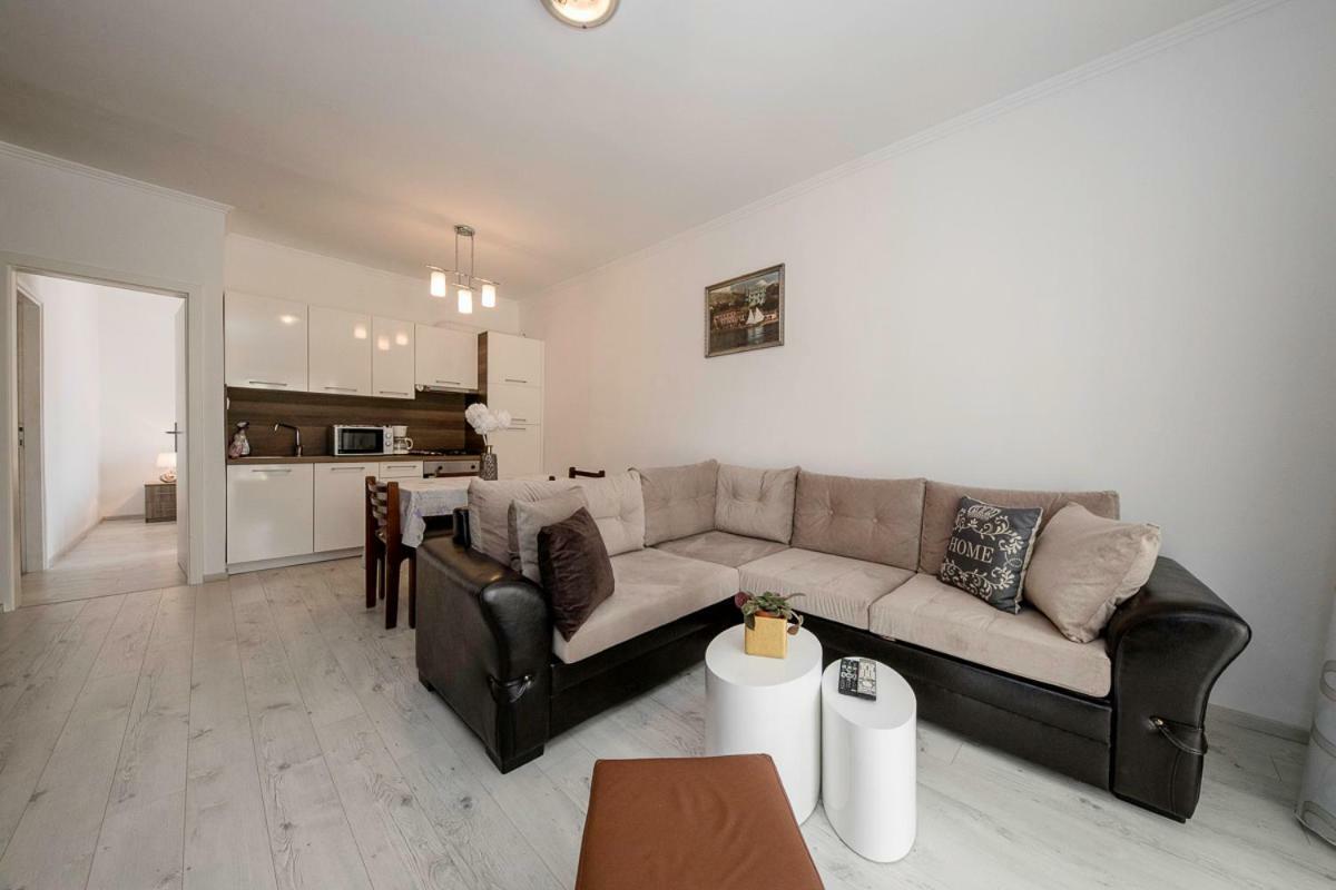 Apartman Jasmina Banjol Buitenkant foto