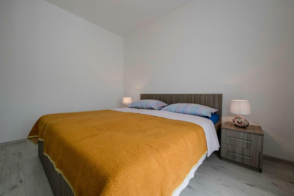 Apartman Jasmina Banjol Buitenkant foto
