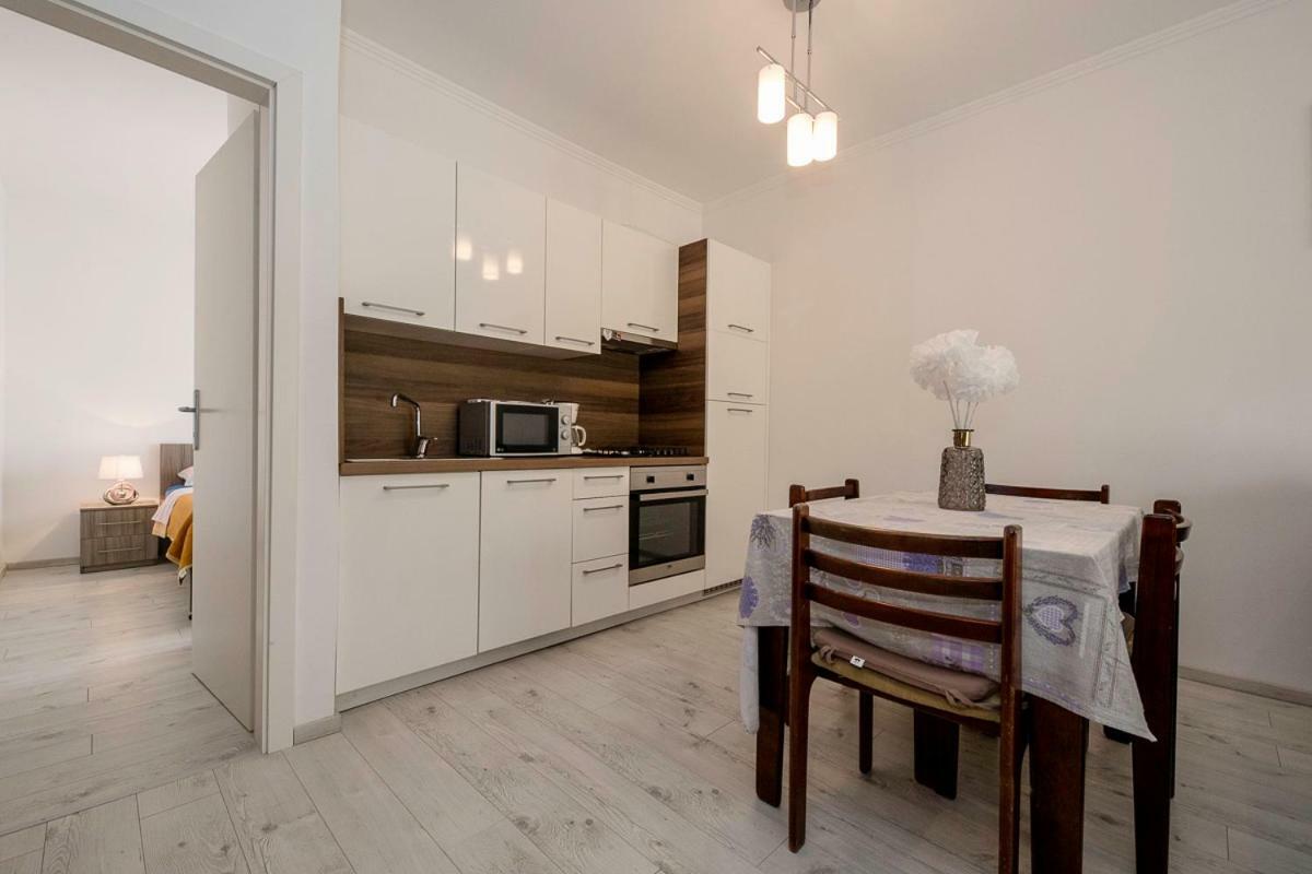 Apartman Jasmina Banjol Buitenkant foto