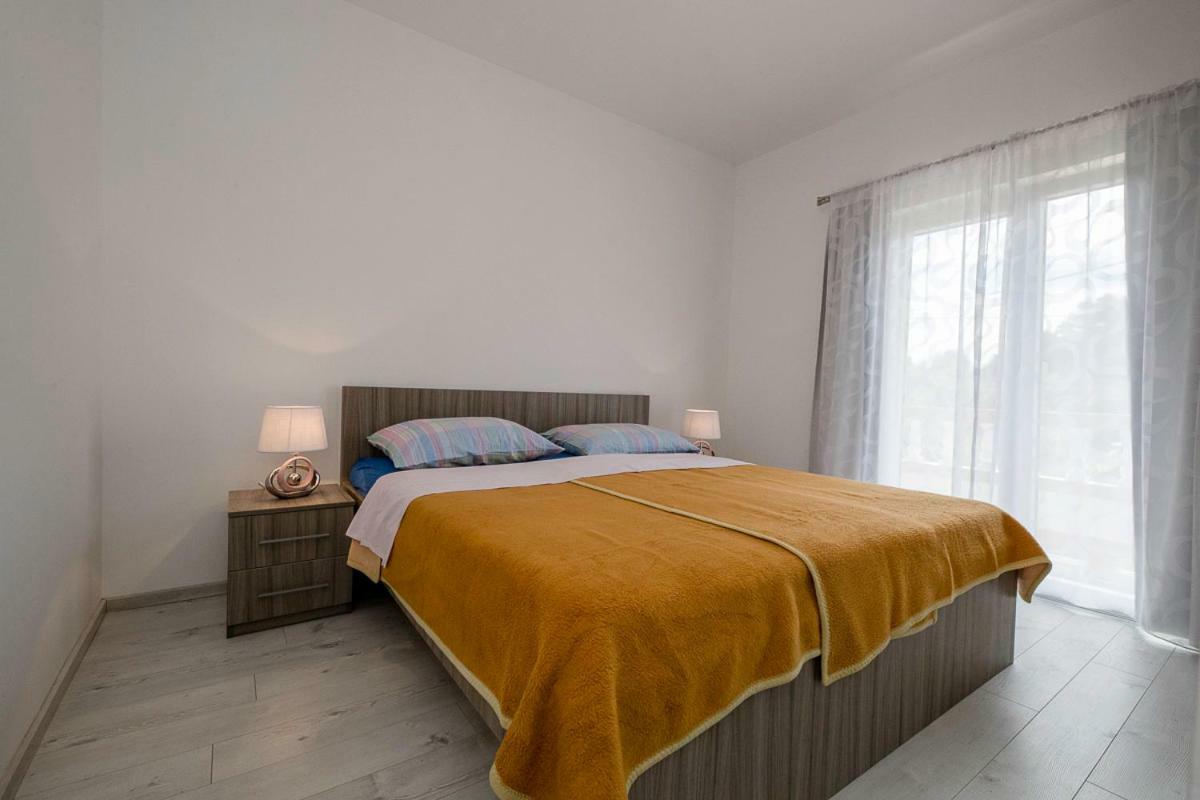 Apartman Jasmina Banjol Buitenkant foto