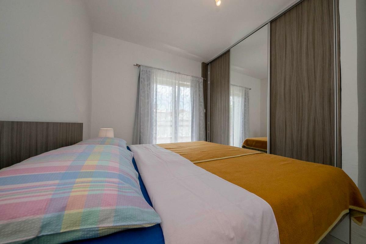 Apartman Jasmina Banjol Buitenkant foto