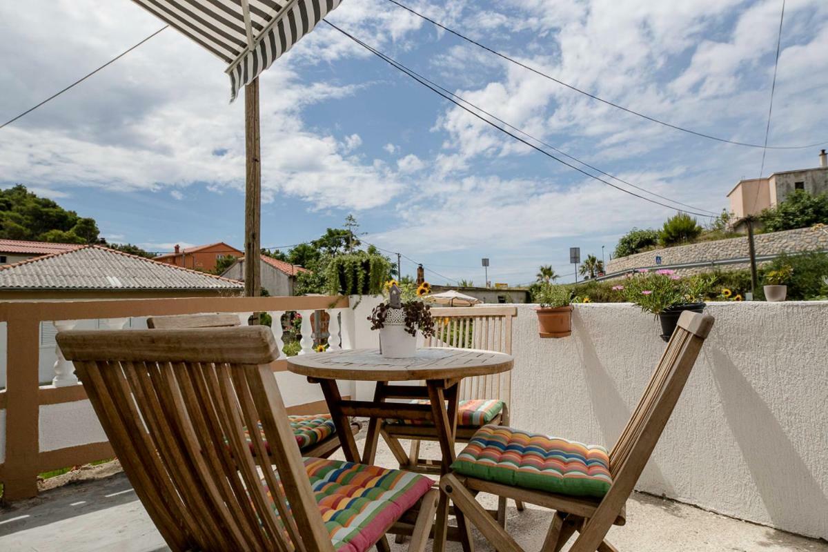 Apartman Jasmina Banjol Buitenkant foto