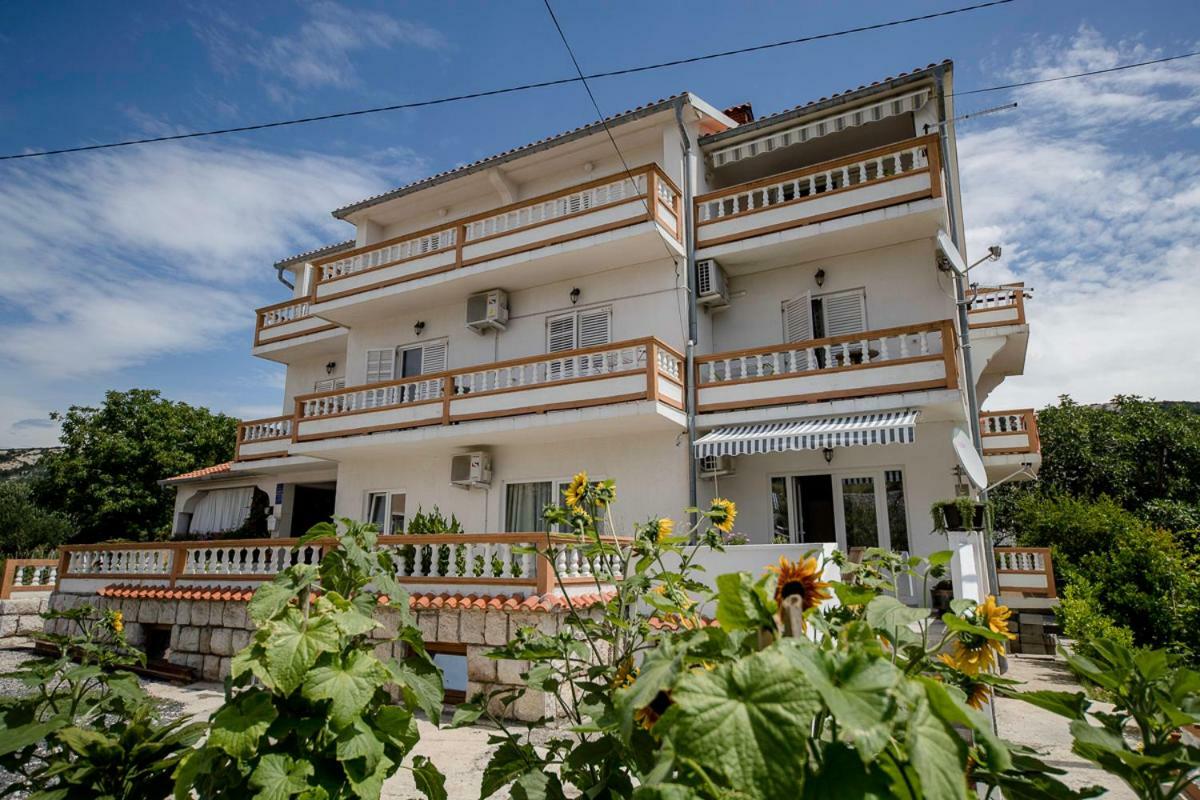 Apartman Jasmina Banjol Buitenkant foto
